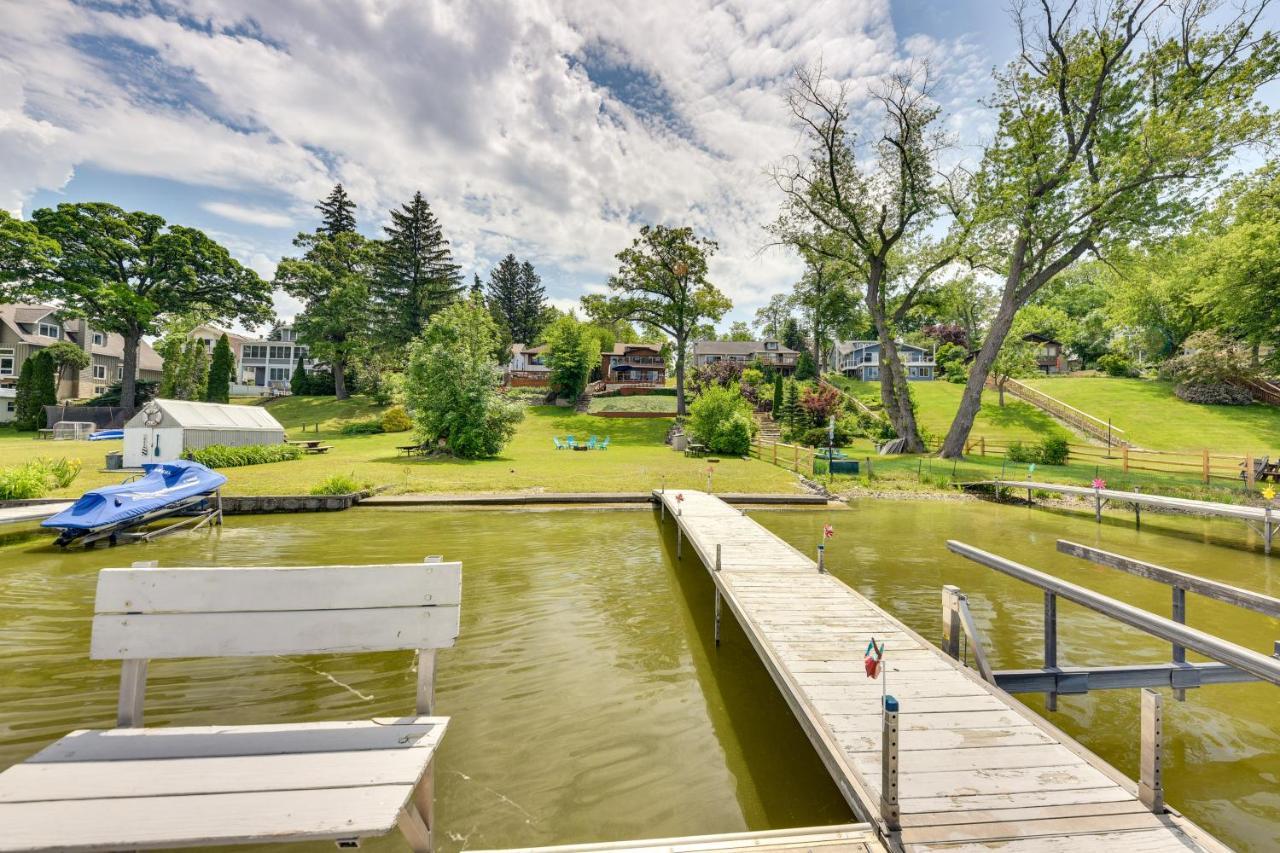 Waterfront Fox Lake Vacation Rental With Fire Pit! 외부 사진